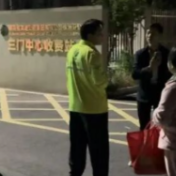 株洲高速：深夜收费站暖心相助 滞留旅客顺利踏上归途