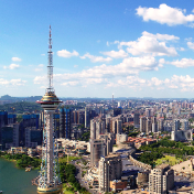 王建球接待来访群众并调度全市信访工作