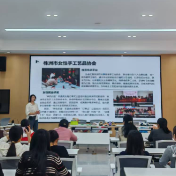 渌口区“非遗+订单”模式织就妇女家门口就业路