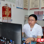 被喊“疯婆老”的她,是醴陵石塅村村民家门口的“医”靠