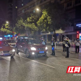株洲公安交警开展夜间交通顽瘴痼疾整治行动