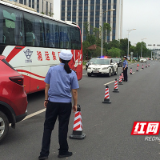 株洲荷塘交警联合企业开展危化物品运输车安全事故应急救援演练