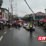 紧盯农村集市日 株洲荷塘交警保障农村道路交通安全