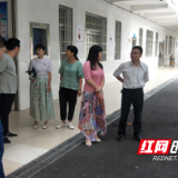 荷塘区教育局局长赵文喜一行到天鹅湖学校进行开学工作指导