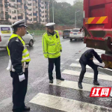 石峰交警开展冬季隐患排查 筑牢道路安全防线
