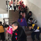 高家坳小学：消防演练学自救 牢筑校园防火墙