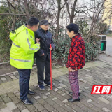 八旬老人走失 株洲荷塘交警悉心救助