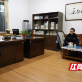荷塘区宋家桥派出所民警调研八达小学安全工作