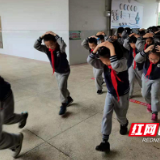 何家坳枫溪学校开展防空疏散演练活动