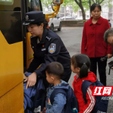 株洲渌口公安:站好护学岗 守护平安路