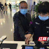 株洲市公安局：老人办证难 窗口服务暖