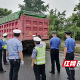 株洲云龙交警开展联合执法治超整治行动