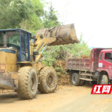 湖南炎陵：全力清理塌方 确保道路安全畅通