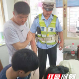 考生途中发生事故 株洲芦淞交警暖心护考