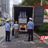 株洲荷塘交警大队与直属大队联动查获违法危化品运输车辆