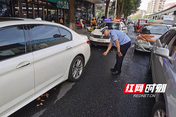 株洲荷塘交警持续加大智轨车道整治力度