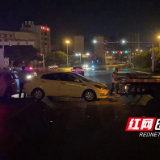 除隐患 保安全 株洲荷塘交警整治马路“停车场”