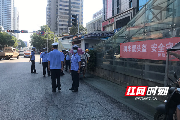 株洲荷塘交警持续推进“一盔一带”专项整治行动