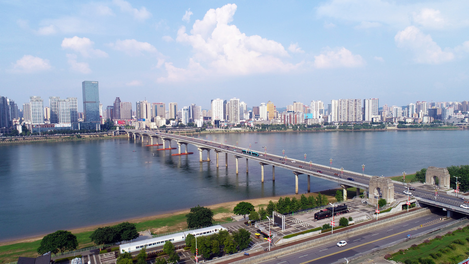 曹慧泉会见意法商业集团徐斌一行