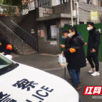 株洲石峰检察：暖心！干警护送迷路老人回家