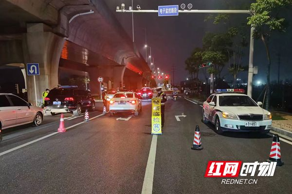 株洲荷塘交警：“五一”期间全警上路护民安