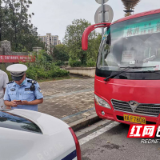 株洲荷塘交警开展暑期客运车辆交通安全整治行动