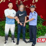 惊险！真武警街边勇擒“假小偷”