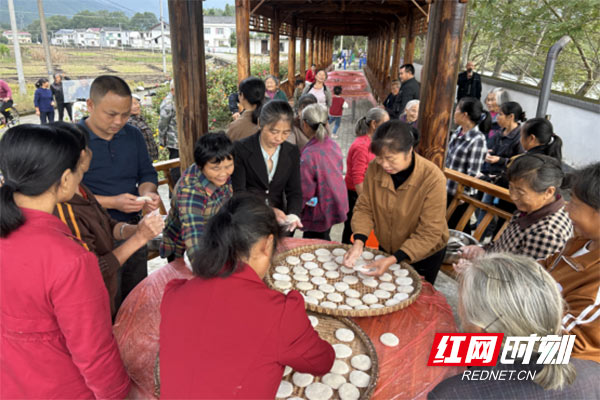 湖南炎陵：议事长廊成了村民“连心桥”