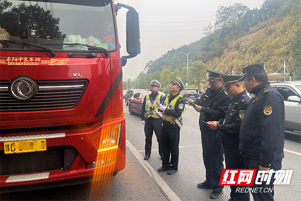 株洲芦淞交警：联合整治超限超载 莫让货车变“祸车”