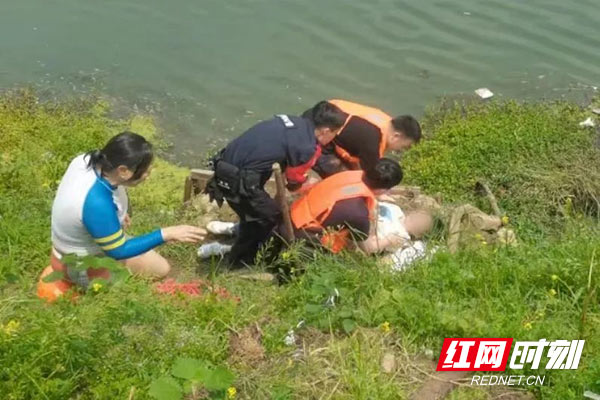 醴陵：警民合力救助跳河轻生女子