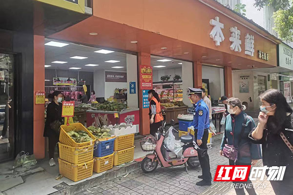 株洲石峰区多部门开展市容市貌集中整治