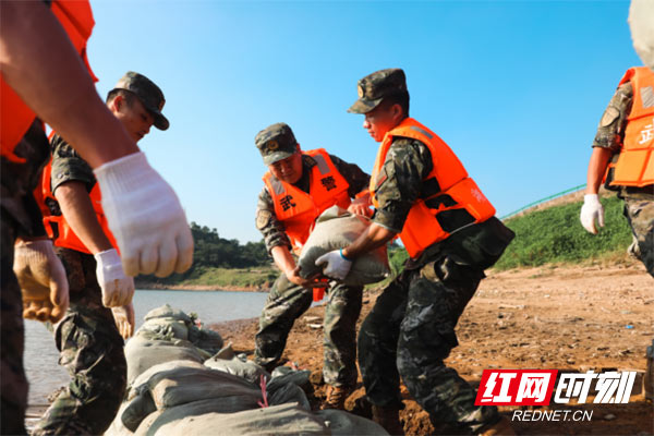 武警株洲支队：未雨绸缪历精兵 水上尖刀保打赢