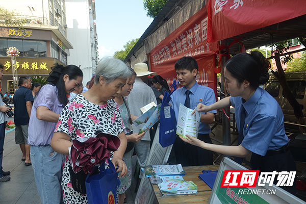 炎陵县检察院开展首个“全国生态日”普法宣传活动