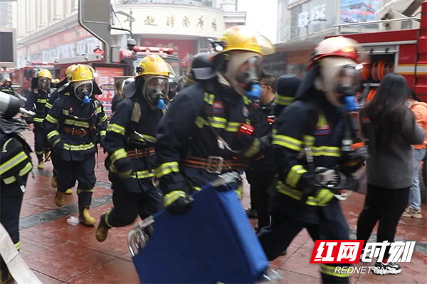 株洲消防开展芦淞市场群灭火救援联合演练