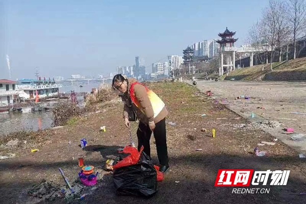 芦淞区河长办：护河行动 春节不打烊