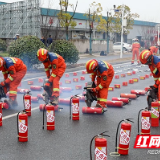 株洲市集中销毁假冒伪劣消防产品近千件