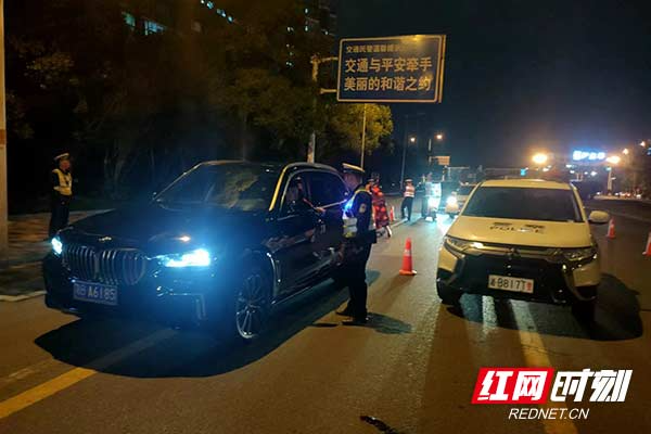 天元交警夜查酒驾不放松 3月查获“酒司机”49名