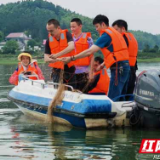 芦淞区多部门联合出击 开展地笼网清理专项行动