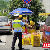 炎陵交警助力旅游季、黄桃季，守护夏季“平安路”