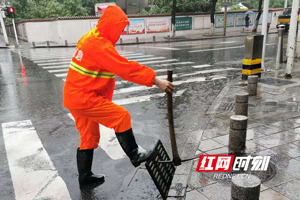 人等雨 战大汛 株洲市政部门严阵以待