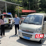 严把黄桃运输安全关 湖南炎陵交警一直“在路上”