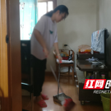金秋助学丨为给爷爷奶奶减轻负担 她努力做一个出色的人