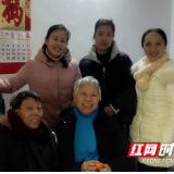贺家土小学开展节日慰问送温暖活动