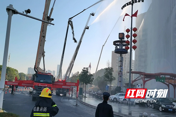 株洲市举行高层建筑灭火救援综合演练