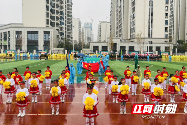 云龙香江学校：风雨无阻运动会 道是无晴却有情