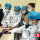 老人吃不下饭 没想到是食物把食管堵死了