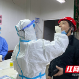 守好居民的“菜篮子” 天元区组织辖区农贸市场从业人员进行核酸检测