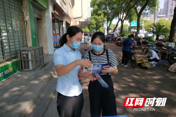邮储银行醴陵市支行开展“普及金融知识万里行”宣传活动
