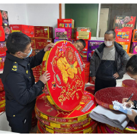 渌口区朱亭镇开展岁末年初烟花爆竹“打非治违”专项行动