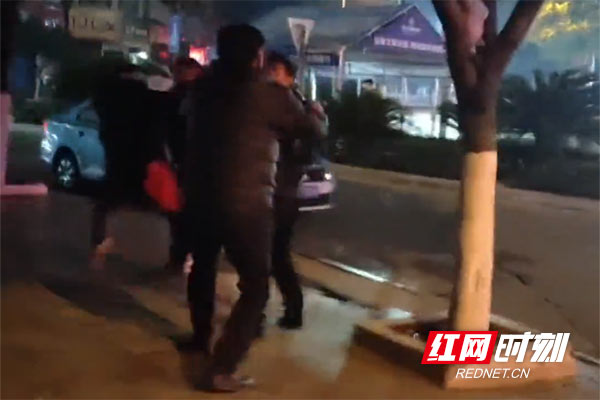 三男子组团扒窃手机 被芦淞警方“一锅端”